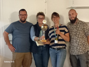 Ortsvorsteher Christian Bost, Nicole Leist, Heidi Holzer (1. Platz die flotten Bienen) und Michael Scheid 1. Vorsitzender Schützenverein Tell Urexweiler